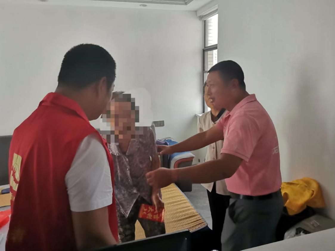 “携帮扶暖人心”——合江街道五一村走访慰问涉毒困难家庭
