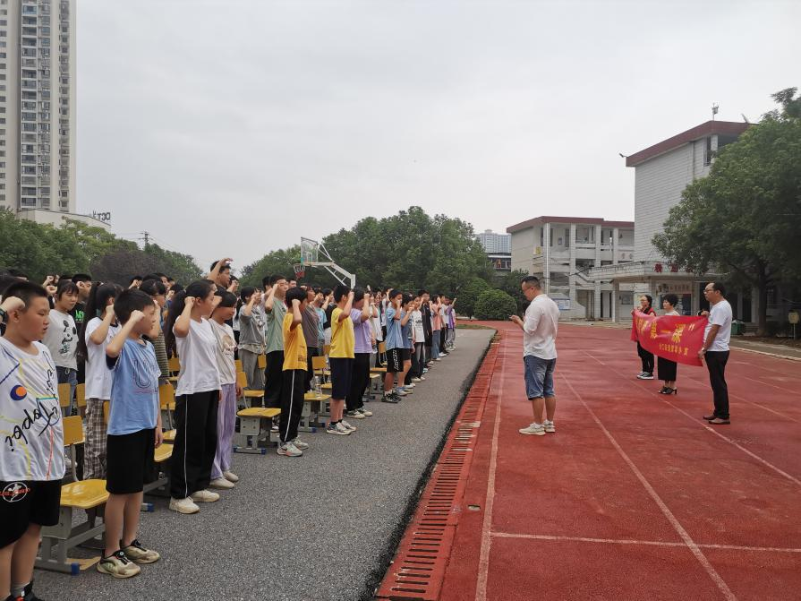 合江街道合江套社区：开学第一课走进石鼓四中