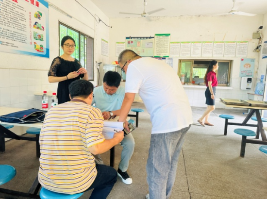 石鼓区市场监管局联合区教育局开展秋季学校食品安全检查
