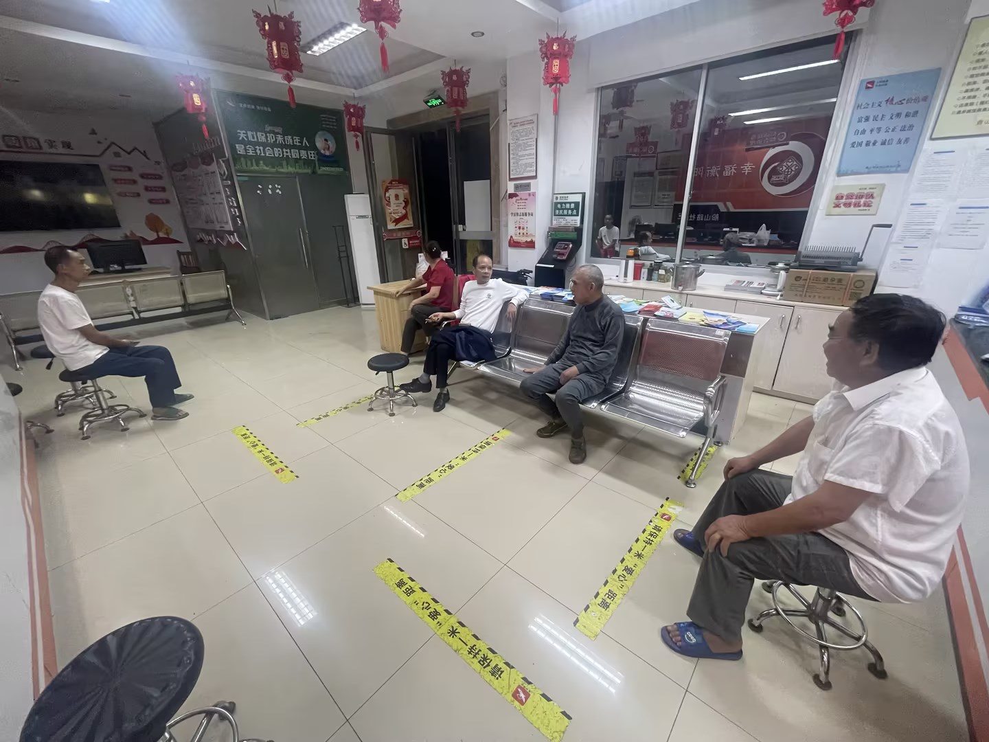 七旬老人意外走失，船山路社区爱心接力救助