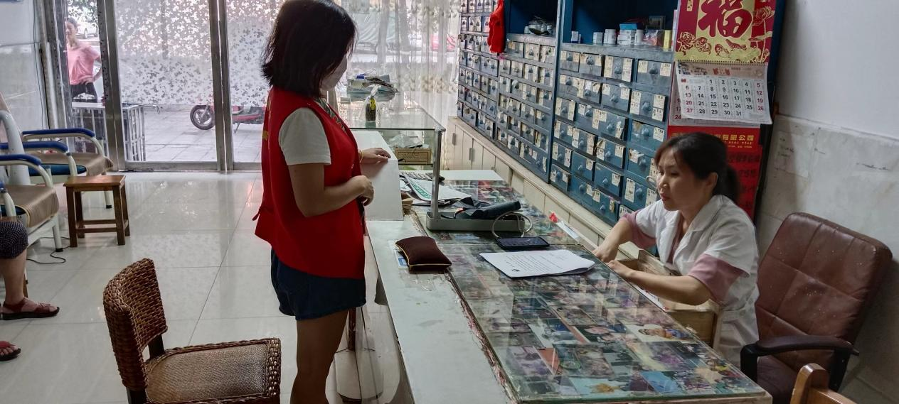 柏树嘴社区开展禁毒宣传 “进门店、进人心、进小区”三进活动