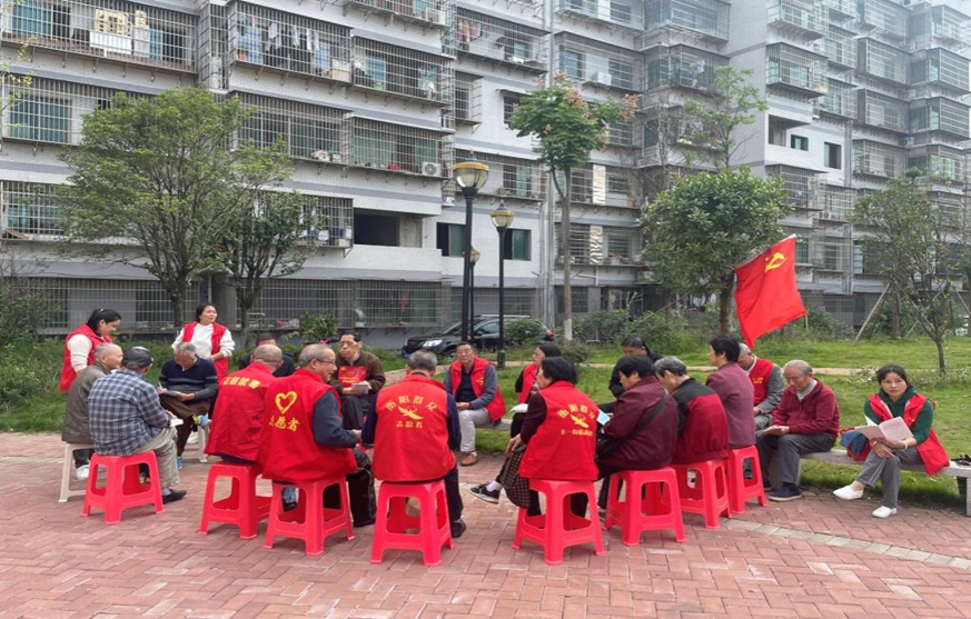 五一街道望城路社区：党员志愿服务活动扮靓社区民生广场
