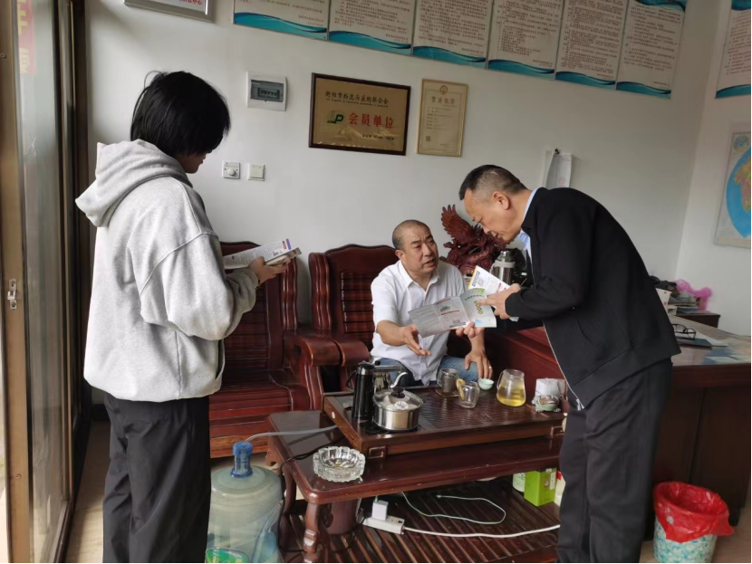 政策引导再发力 就业宣传进园区 ——石鼓区开展新一轮就业政策宣传活动