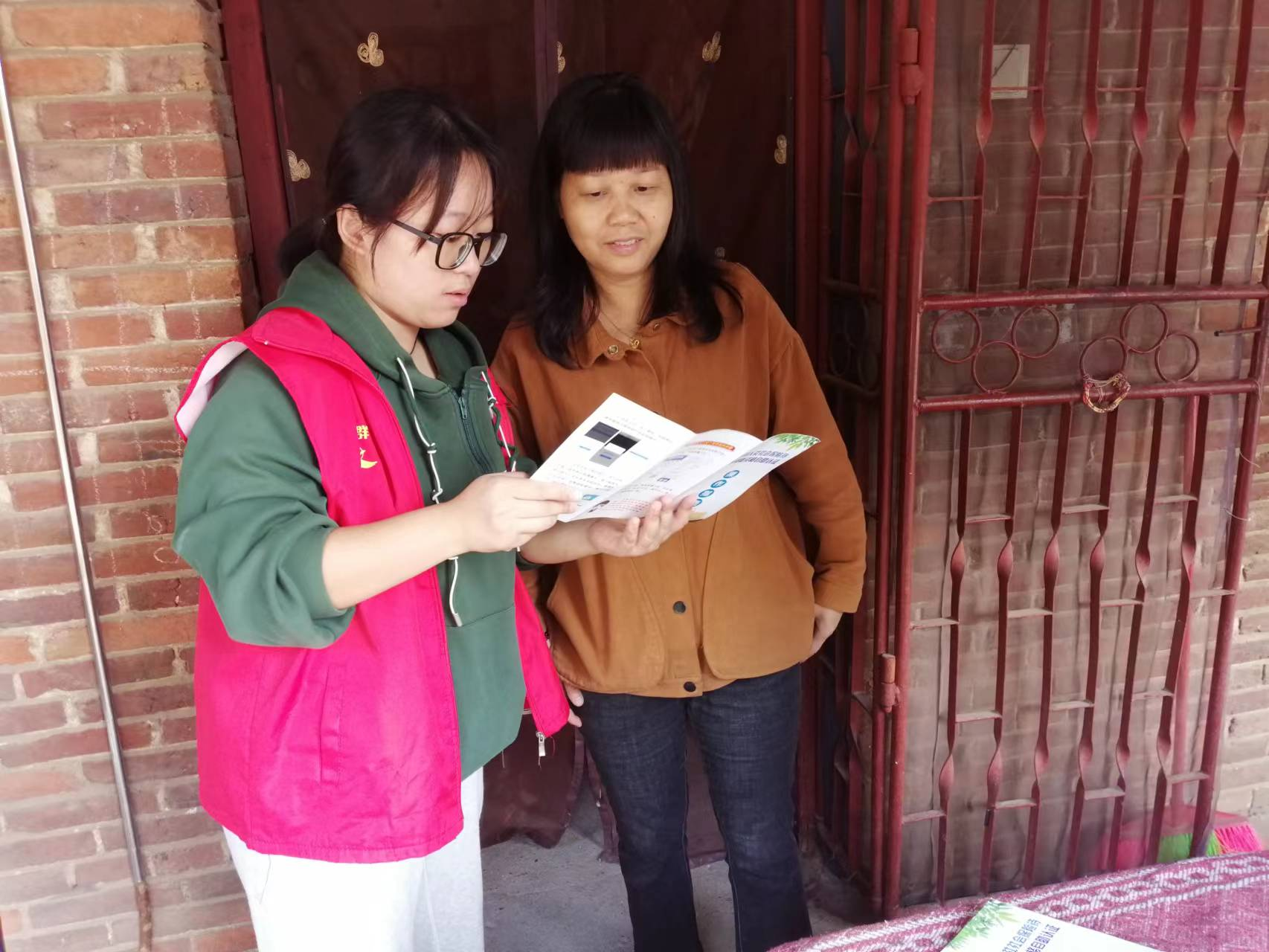 合江街道江雁社区开展城乡居民医疗保险宣传活动