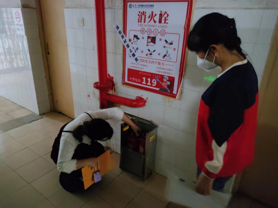 五一街道杨家坪社区开展安全生产大排查