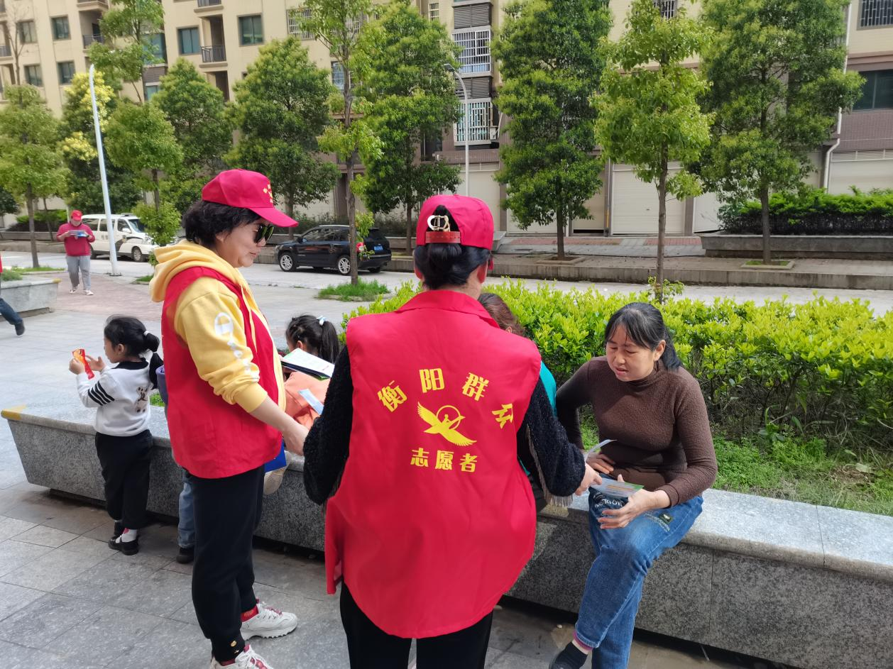 合江街道：江霞村文明实践站联合江霞村计生协开展“文明养犬，从我做起”宣传活动