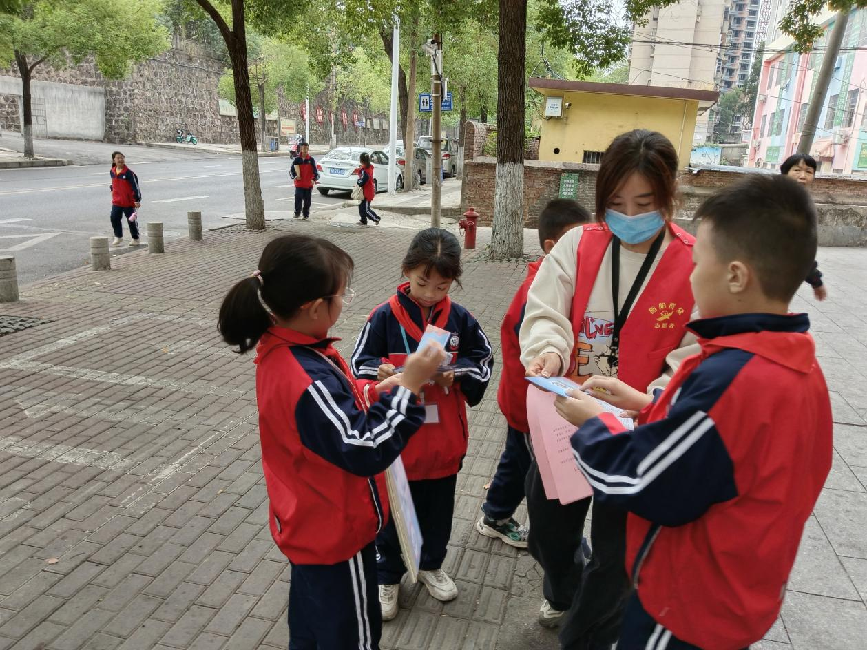合江街道：柏树嘴社区开展“防范新型毒品对未成年人危害”宣传活动