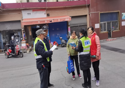 五一街道：来雁塔社区开展“遵守交通安全 平安与你同在”交通安全宣传活动