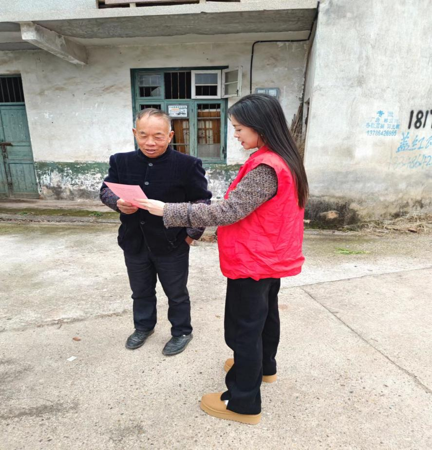 石鼓区角山镇前进村深入开展“安全上门、幸福万家”宣传走访活动