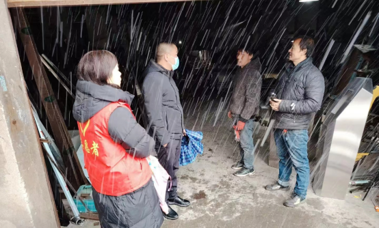 五一街道：畔湖路社区“三长制”持续发力，雨雪巡查不放松，心系群众保平安