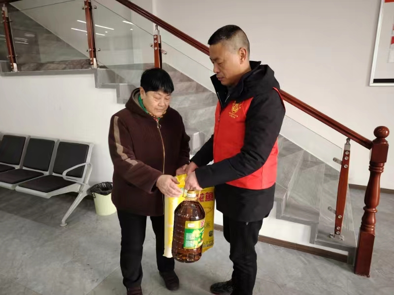 合江街道：五一村开展事实无人抚养儿童家庭慰问活动