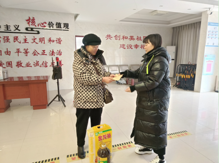 生育关怀·情暖计生家庭——五一街道畔湖路社区新时代文明实践站开展春节走访慰问活动