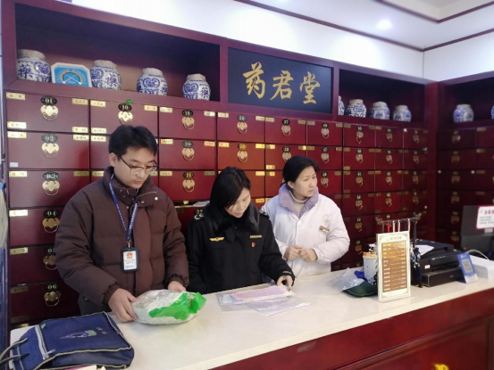 市场监管“年关守护（2024）”行动：区市场监管局开展药品安全隐患排查整治工作，维护群众节假日用药安全