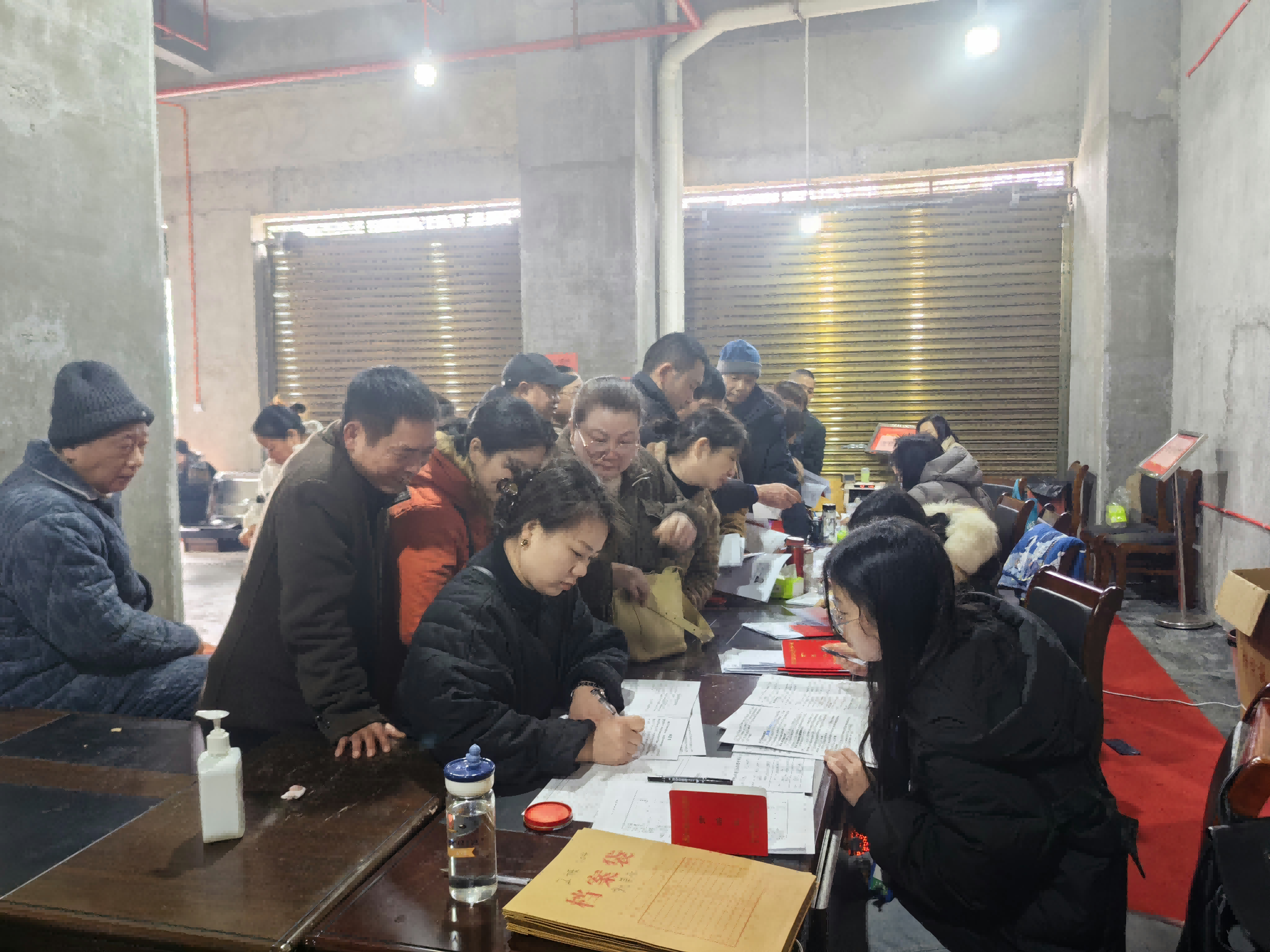 天寒难锁新春意，房暖宜住暖民心——石鼓区组织杨柳公租房配租对象办理入住