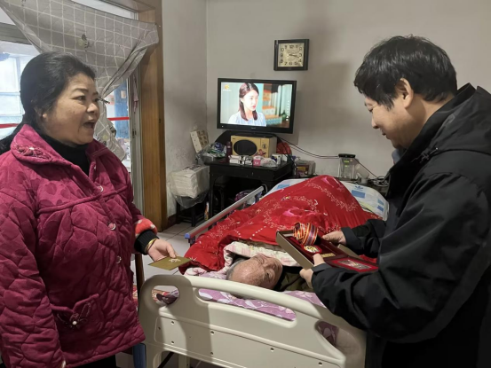 五一街道来雁塔社区走访慰问抗美援朝老兵