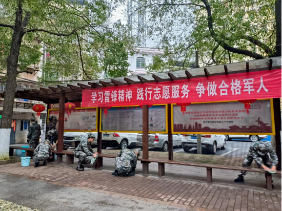 五一街道人民武装部开展学习雷锋志愿者活动