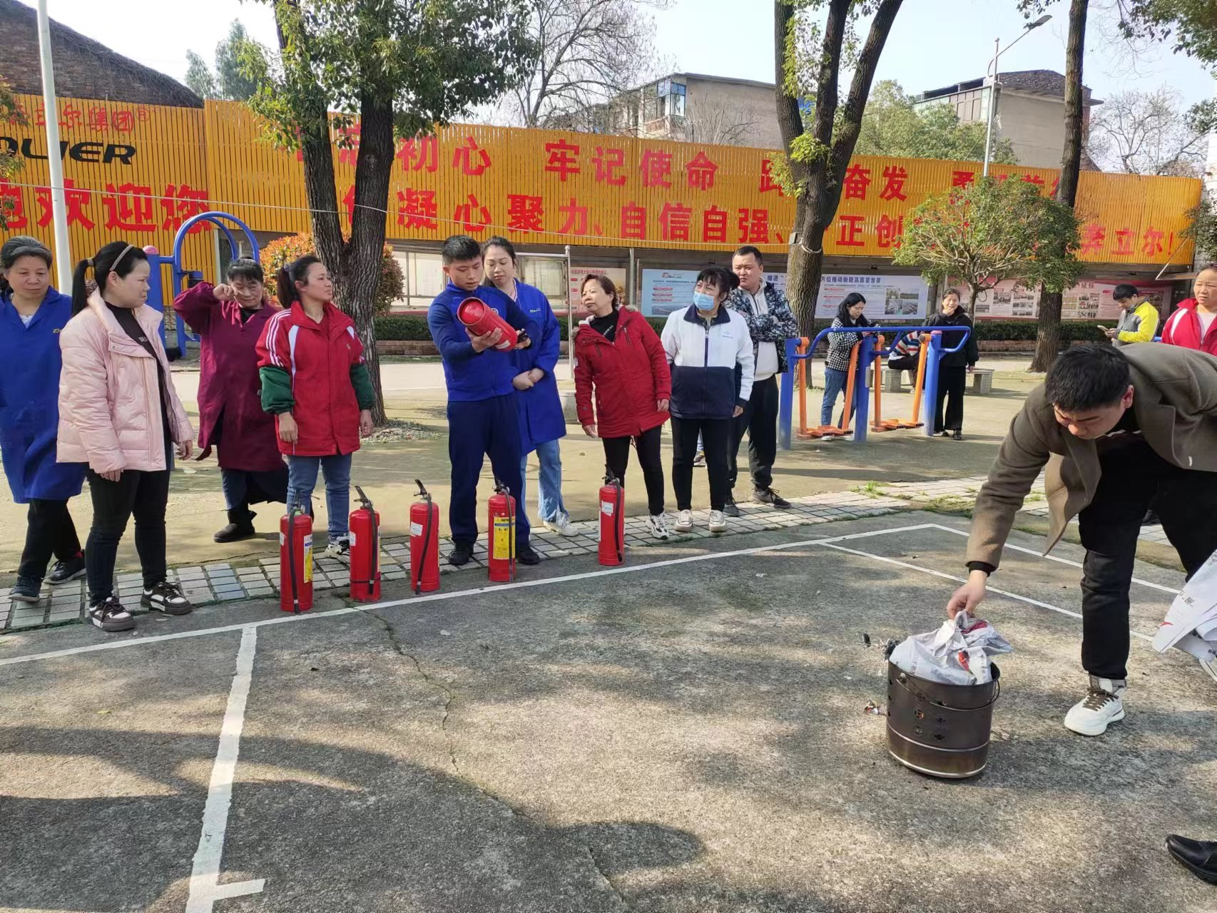 合江街道合江套社区：消防演练进企业 共筑安全防火墙