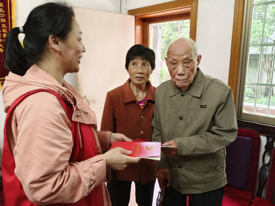 合江街道：江雁社区开展关爱退役老兵走访慰问志愿服务活动