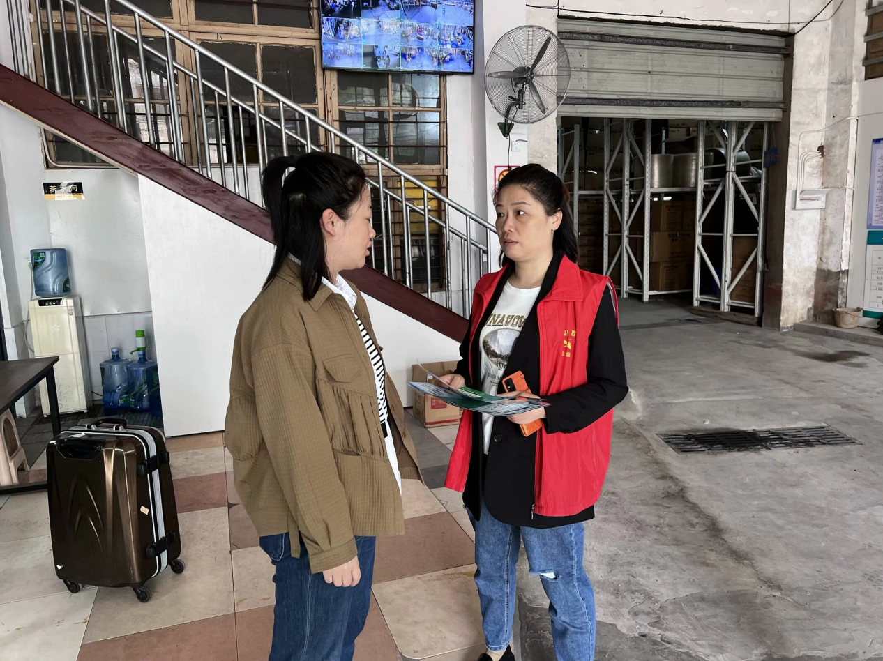 合江街道：五里牌社区开展垃圾分类进企业宣传活动