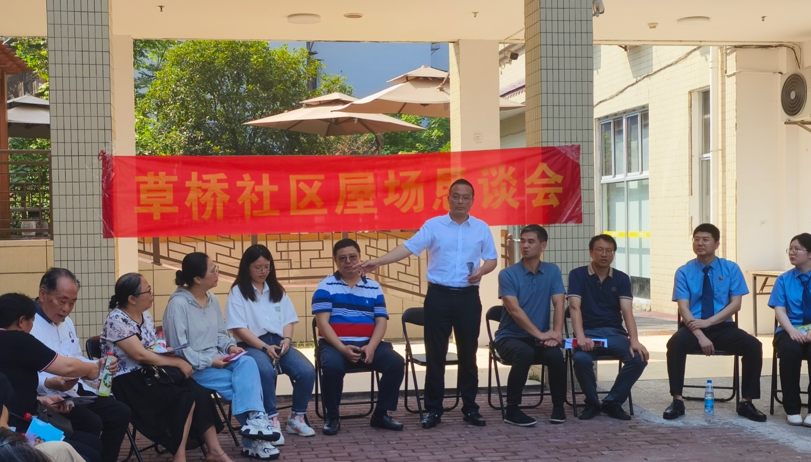 密切群众联系，共话和谐未来 ——石鼓区人社局联合草桥社区召开“平安建设”主题屋场恳谈会