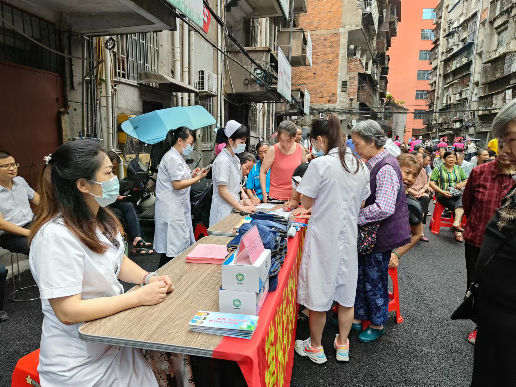 石鼓区潇湘街道社区卫生服务中心开展计生特扶家庭集体签约活动