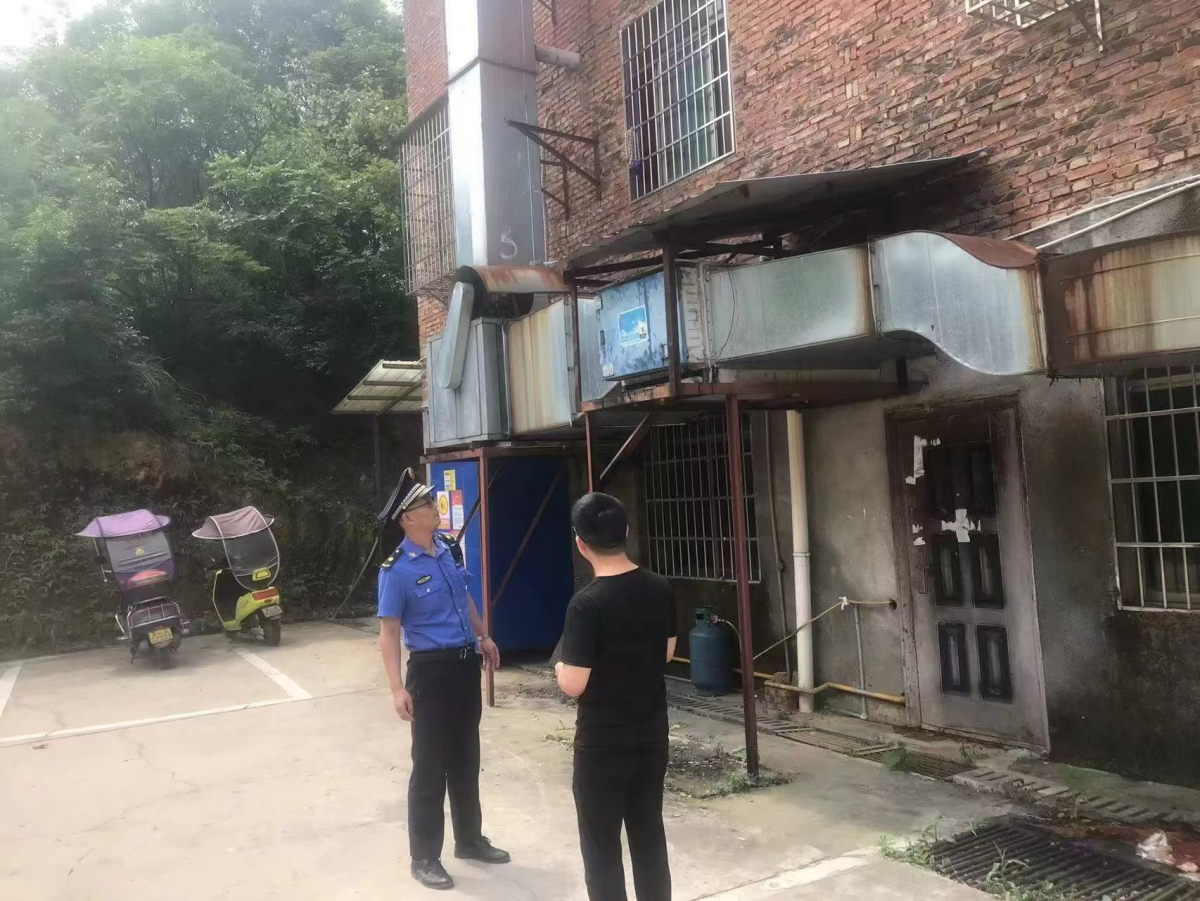 角山镇：持续推进餐饮油烟专项整治