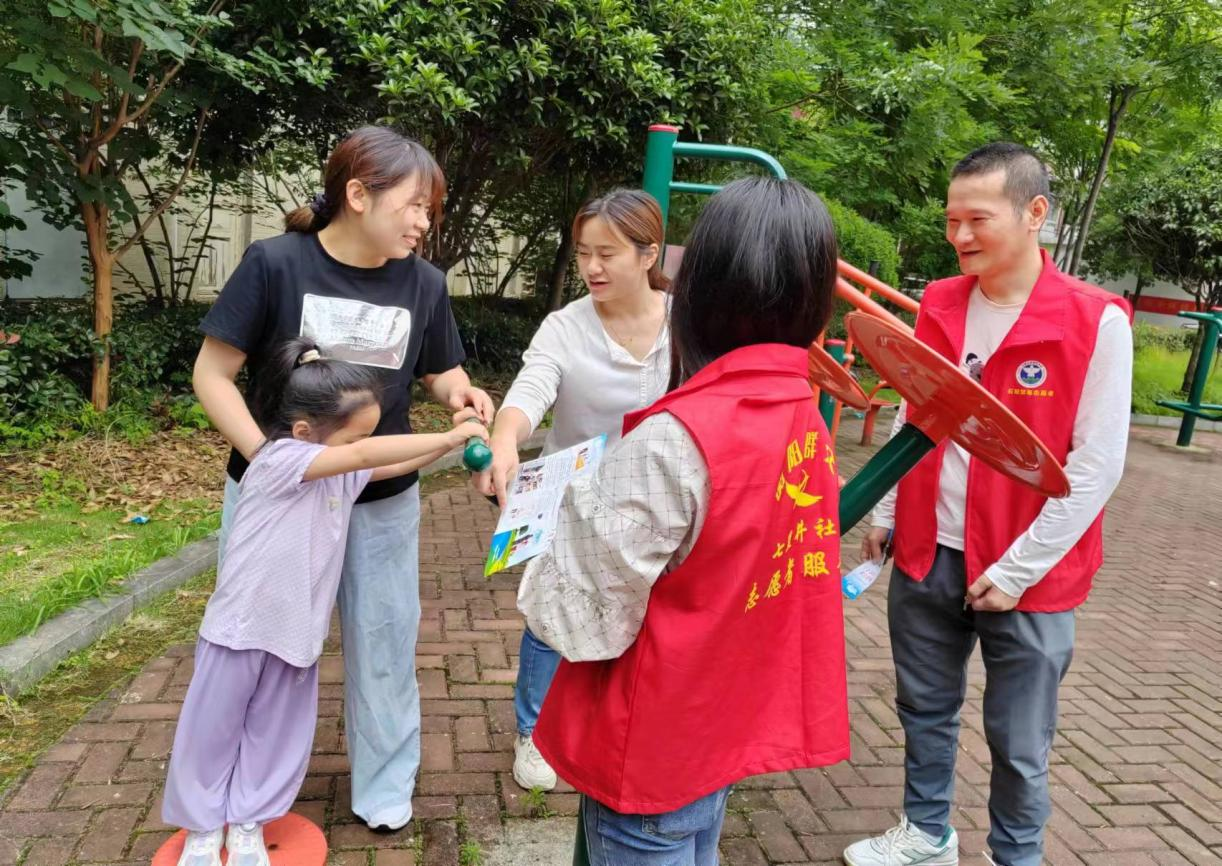 合江街道七里井社区开展夏季预防未成年人溺水安全知识宣传活动
