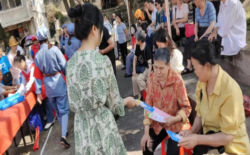 五一街道开展劳动力信息采集工作
