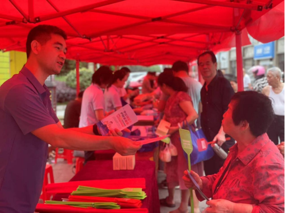共建平安五一 同享美好生活——五一街道开展平安建设、禁毒、信访等法治 宣传活动