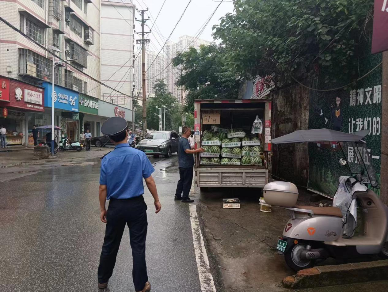 合江街道整治占道经营，规范市场秩序