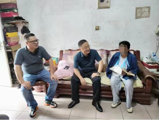 “暖心同行 党在我心”区联点领导“七一”走访慰问五一街道困难党员