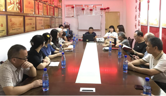 五一街道杨家坪社区上微党课，筑牢纪律防线