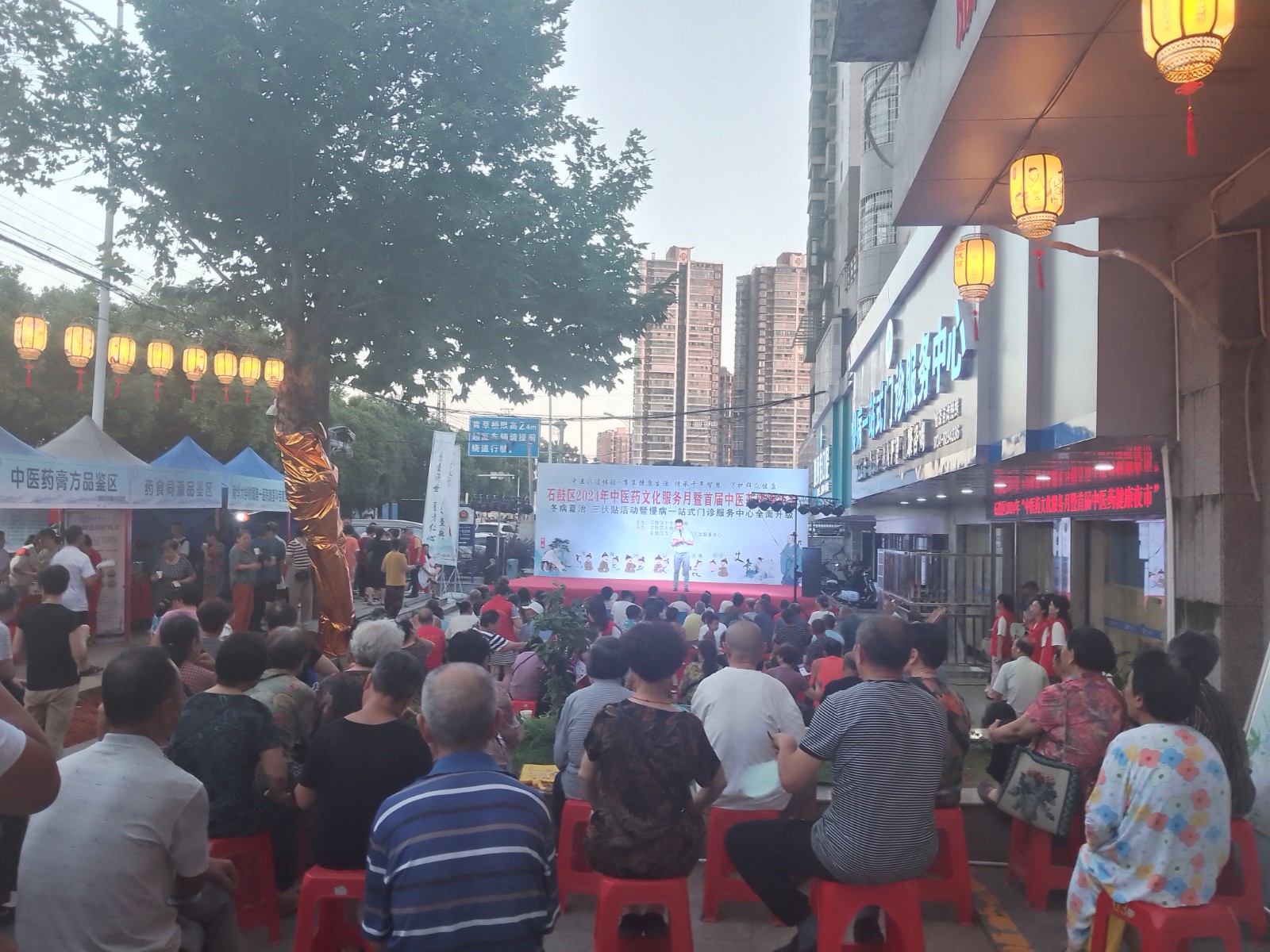 石鼓区举办中医药文化服务月暨首届中医药健康夜市活动