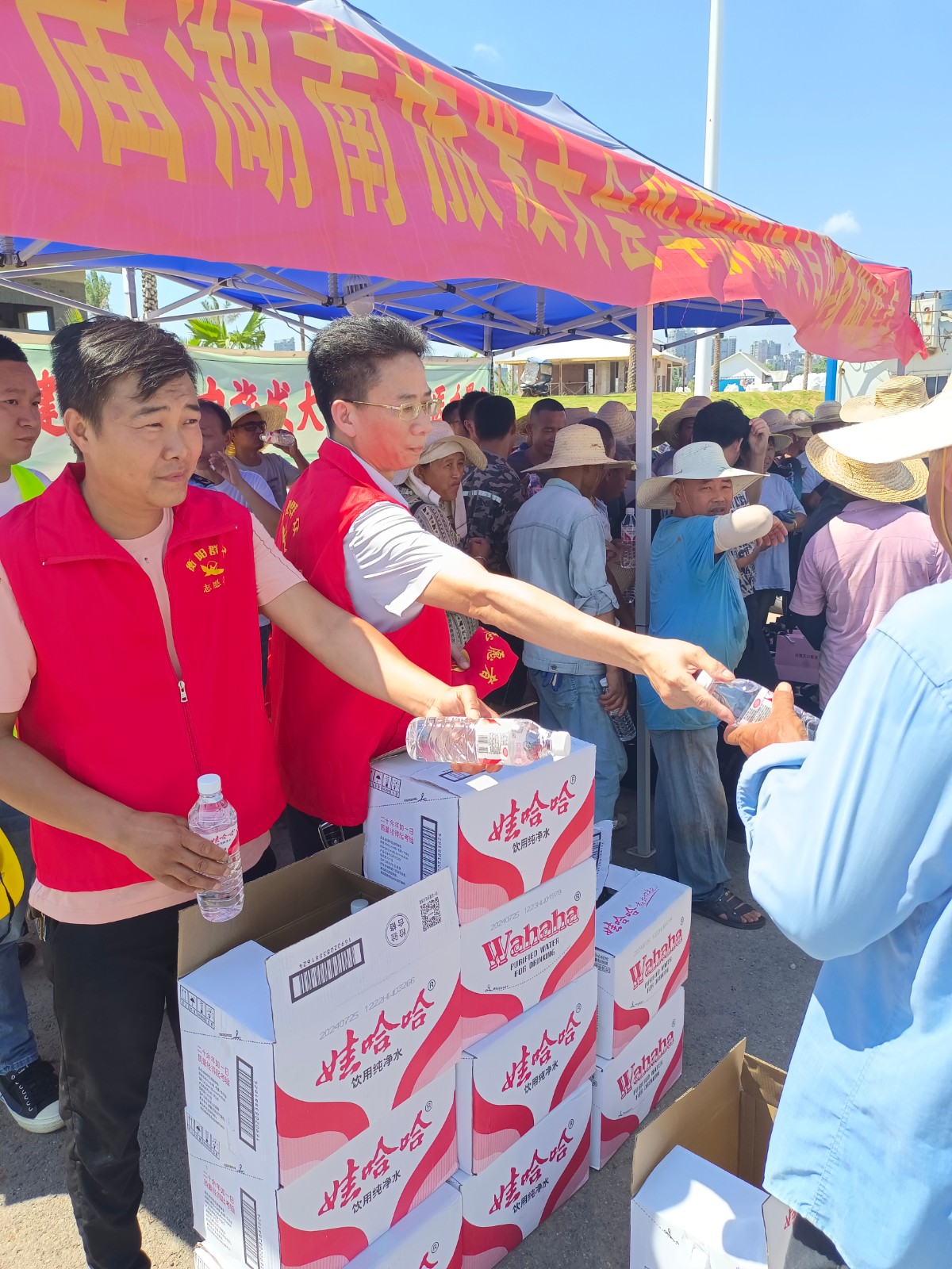 夏日送清凉 防暑保安康——石鼓区市场监督管理局开展主题党日活动