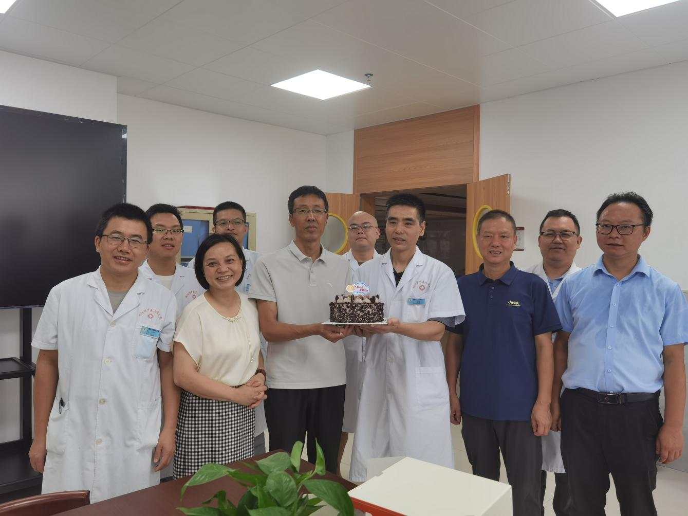 石鼓区中医正骨医院开展庆祝中国医师节慰问活动