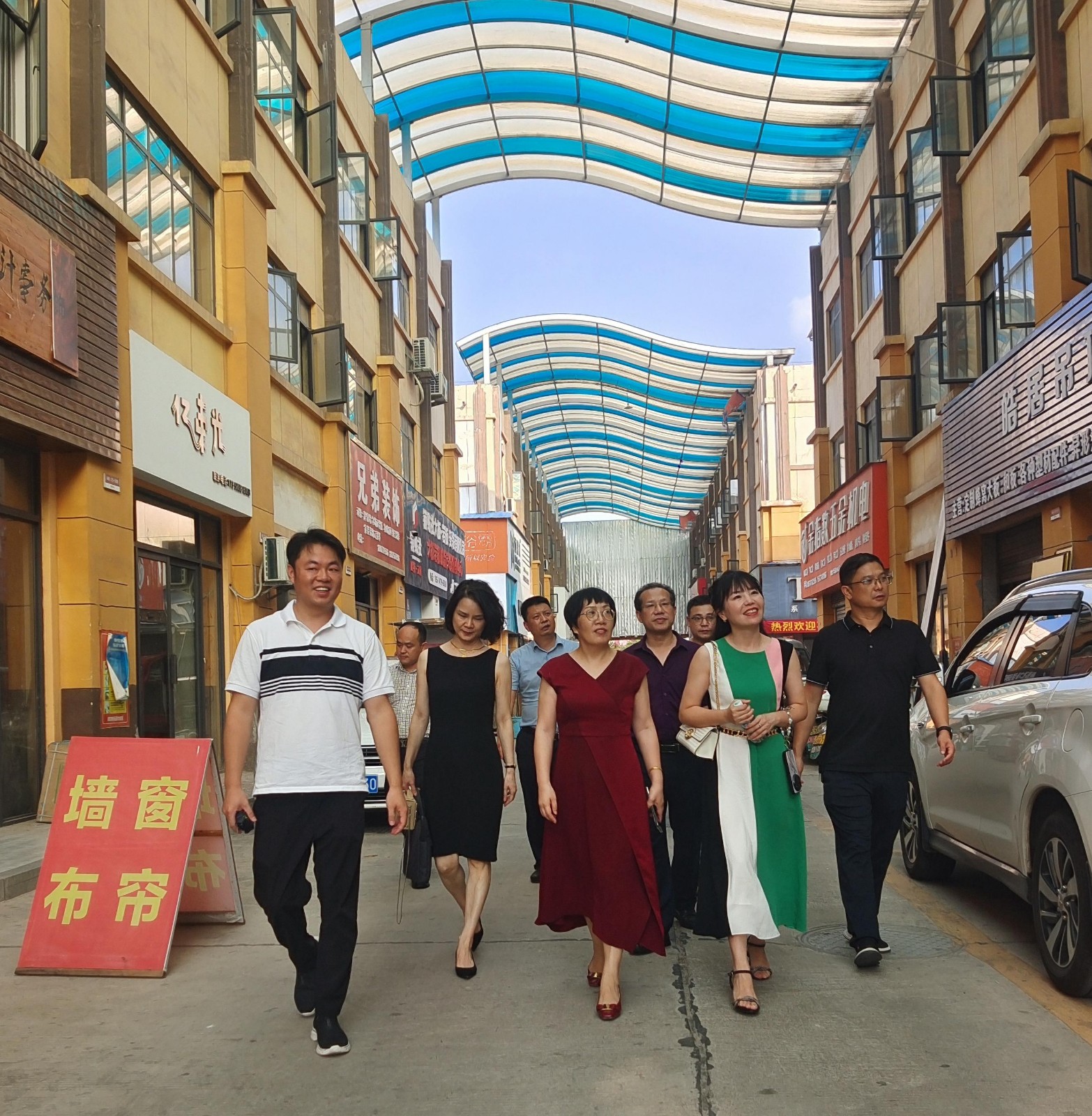 区领导率队走访委员企业