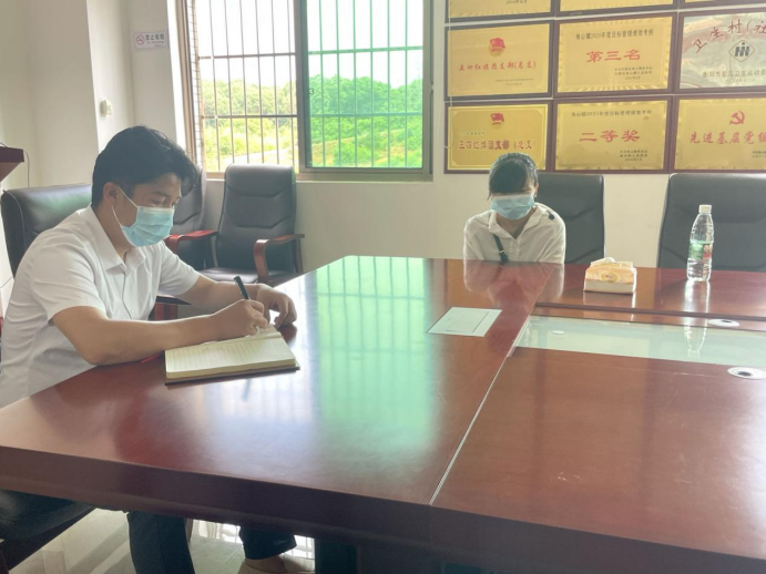 角山镇：杨岭社区开展辖区内吸毒戒毒人员禁毒谈心谈话帮教活动