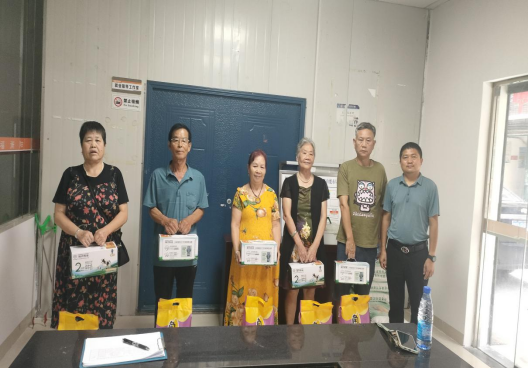 五一街道杨家坪社区：关爱计生特扶家庭 中秋慰问情暖人心