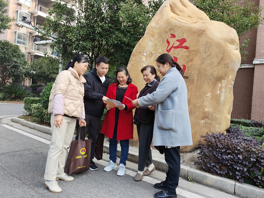 【区发改局】区发改局（国动办）开展国家宪法日宣传活动