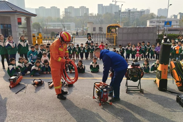 石鼓区消防救援大队“消防站开放日”迎来萌娃参观