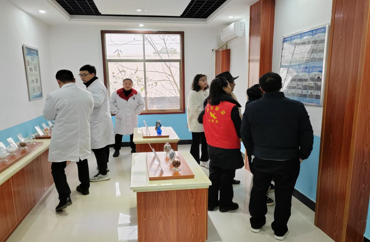 合江街道：七里井社区联合石鼓区妇幼保健院开展禁毒教育宣传，筑牢禁毒防线