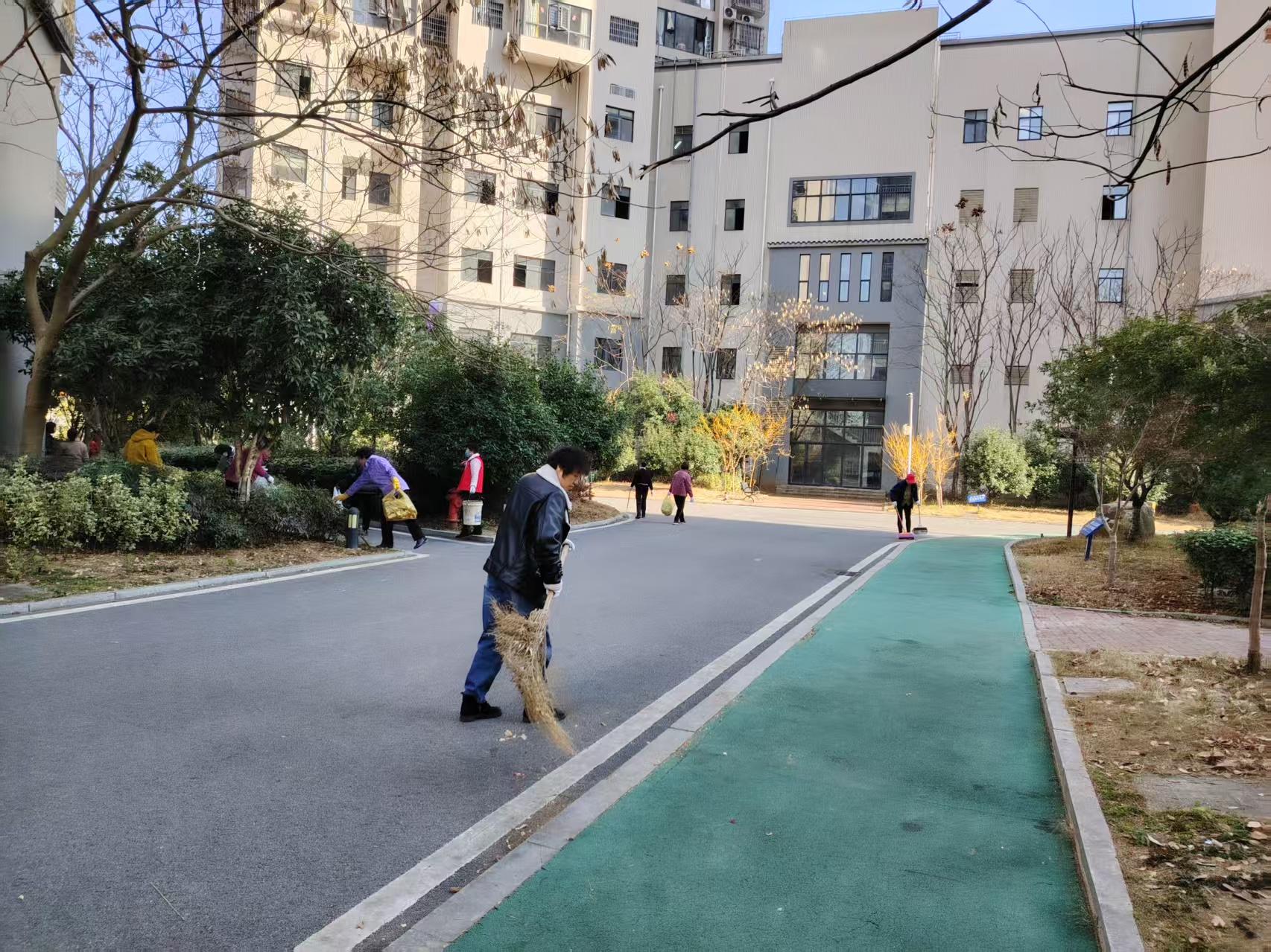 合江街道五一村开展“洁美家园”爱国卫生志愿活动，共建整洁家园
