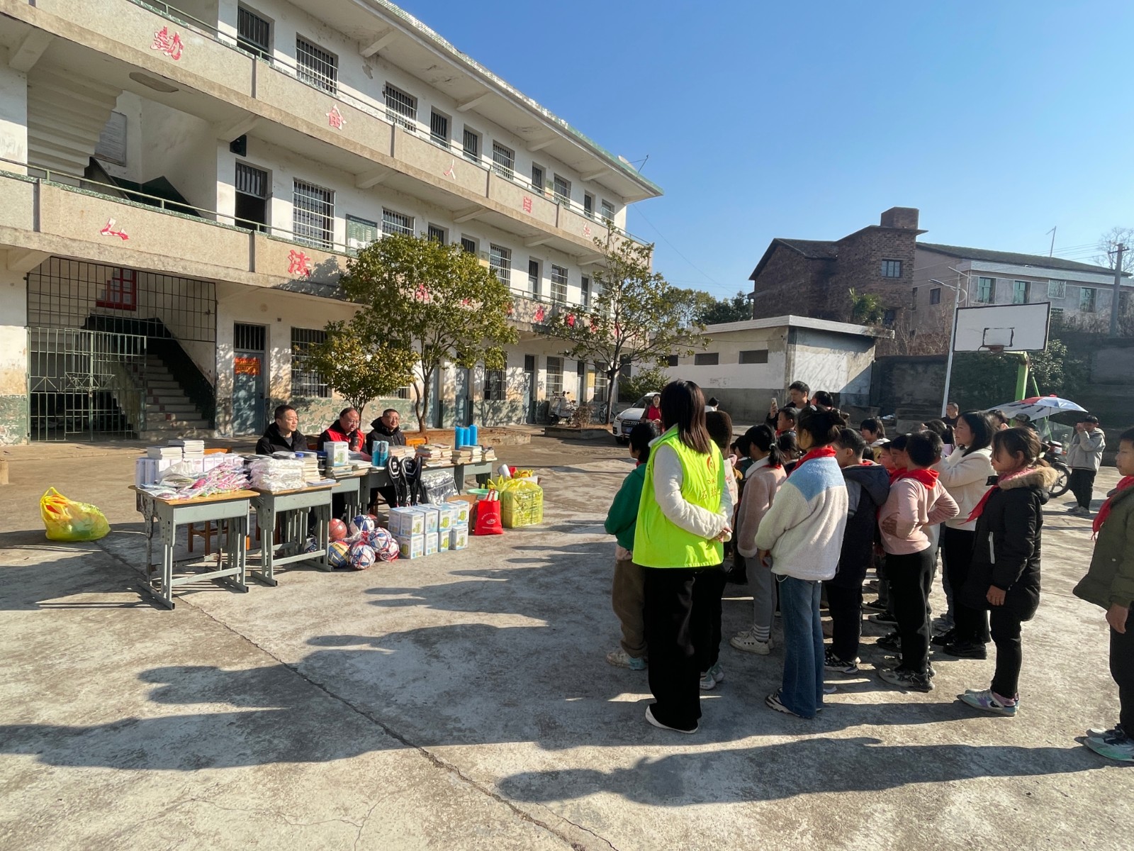 石鼓区疾控中心党支部开展爱心助学活动