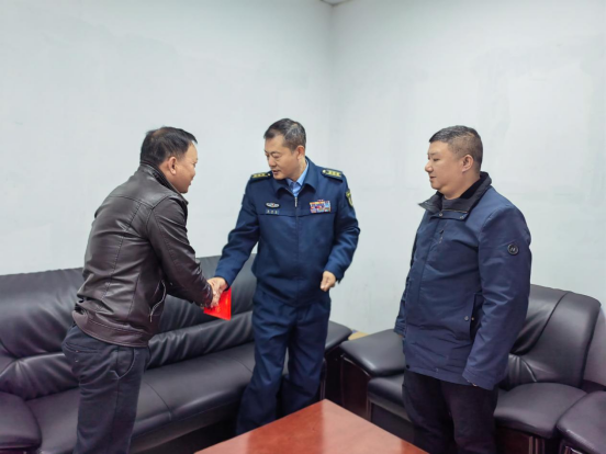 五一街道：区联点领导春节前走访慰问困难党员