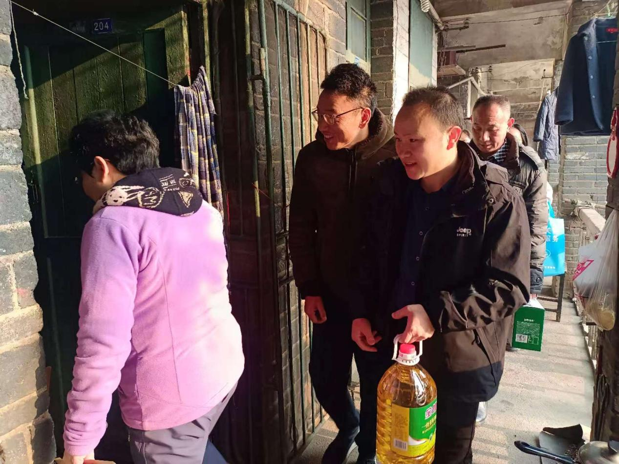 合江街道：石鼓区计生协走访慰问合江街道七里井社区计生困难家庭