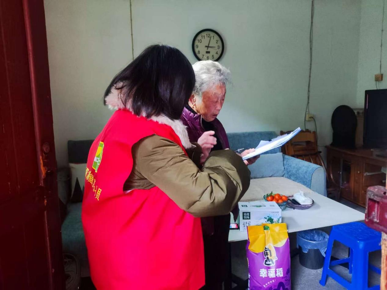 温暖人心，共迎新春——合江街道江雁社区计生协关爱失独困难家庭