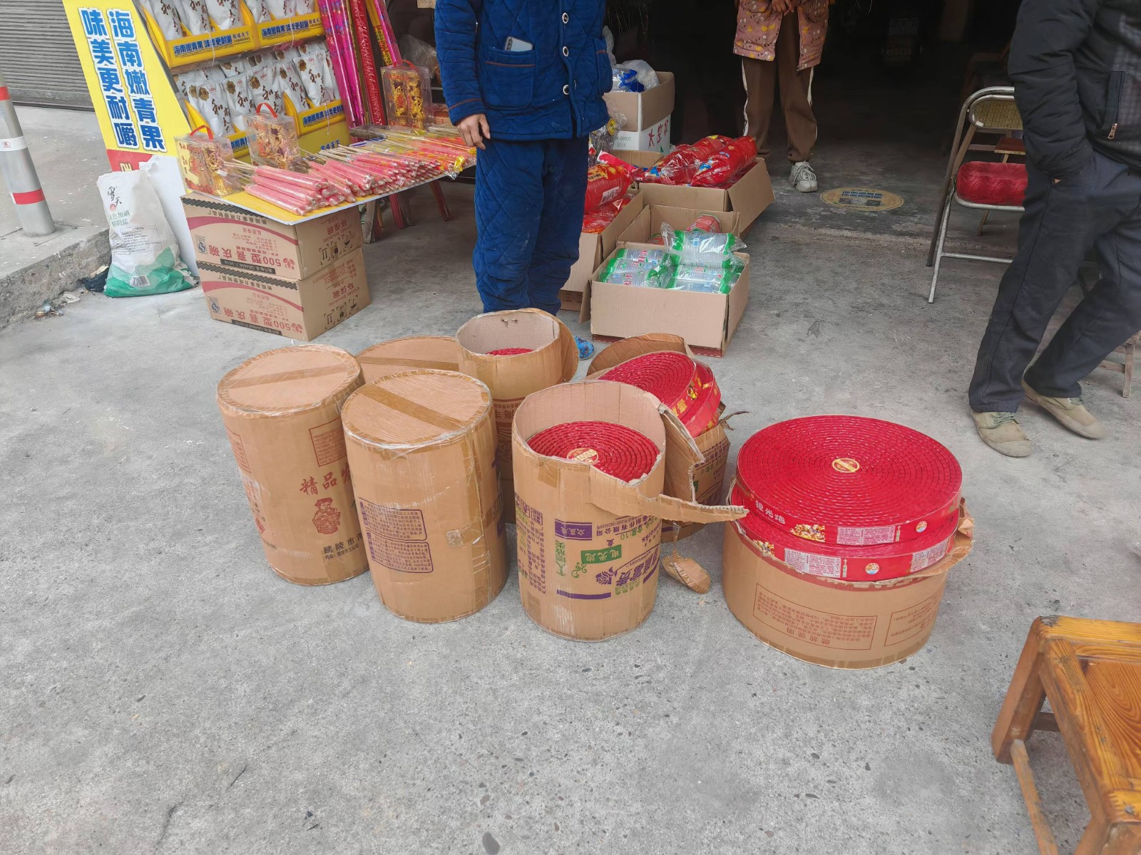 石鼓区应急管理局开展烟花爆竹“打非治违”联合执法行动