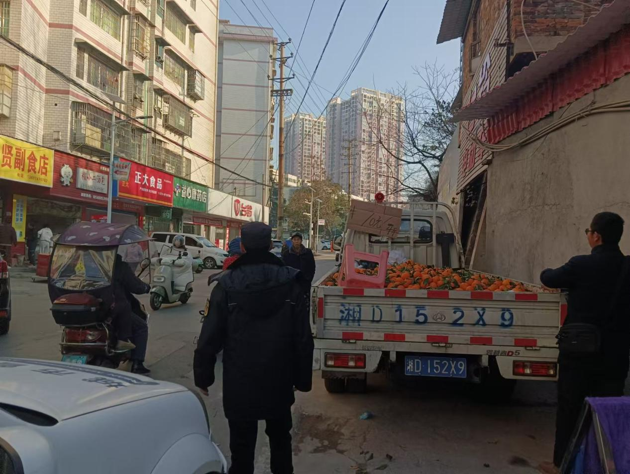 合江街道城管大队：高效整治占道经营 提升城市文明秩序