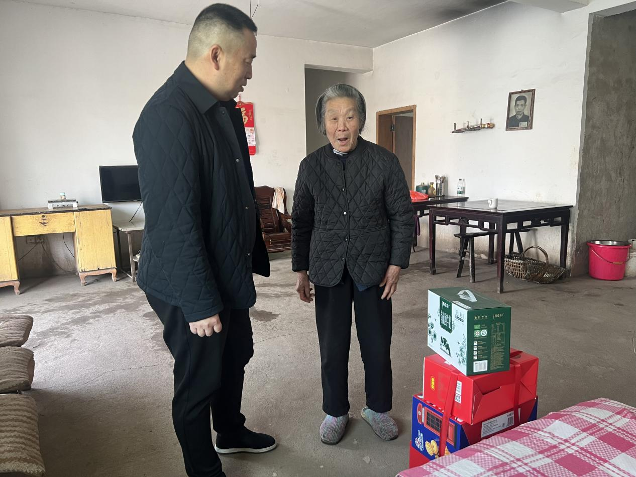 黄沙湾街道：进步社区开展春节走访慰问活动