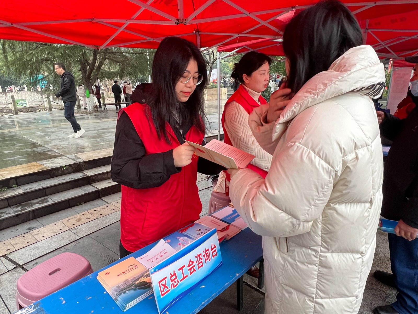 培养一人、就业一人、致富一家、带动一方——石鼓区总工会积极助力石鼓区2025年“春风送岗”活动